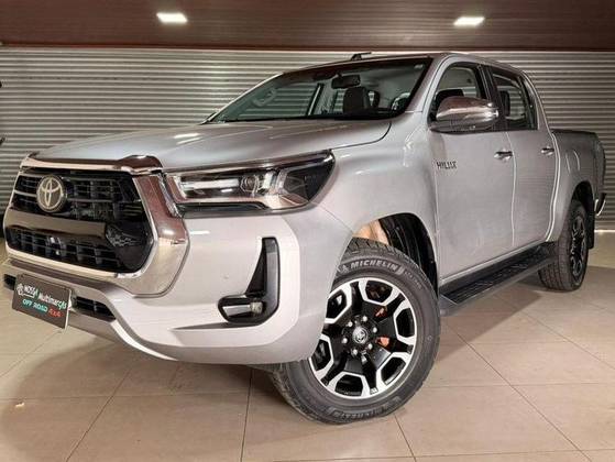 TOYOTA HILUX 2.8 D-4D TURBO DIESEL CD SRX 4X4 AUTOMÁTICO